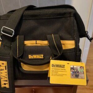 DeWalt 12 inch tradesman's tool bag -new